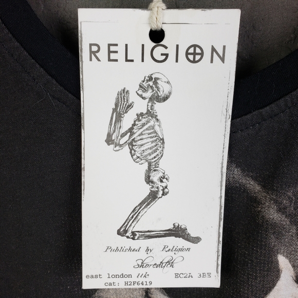NWT RELIGION London 'We Live In Black' Skull Tattoo Graphic Print Tee size M - Picture 6 of 12